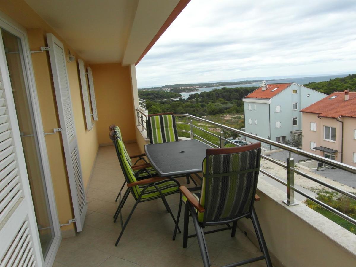 Bentley - Sea-View - 2 Bedroom Apartment Premantura Dış mekan fotoğraf